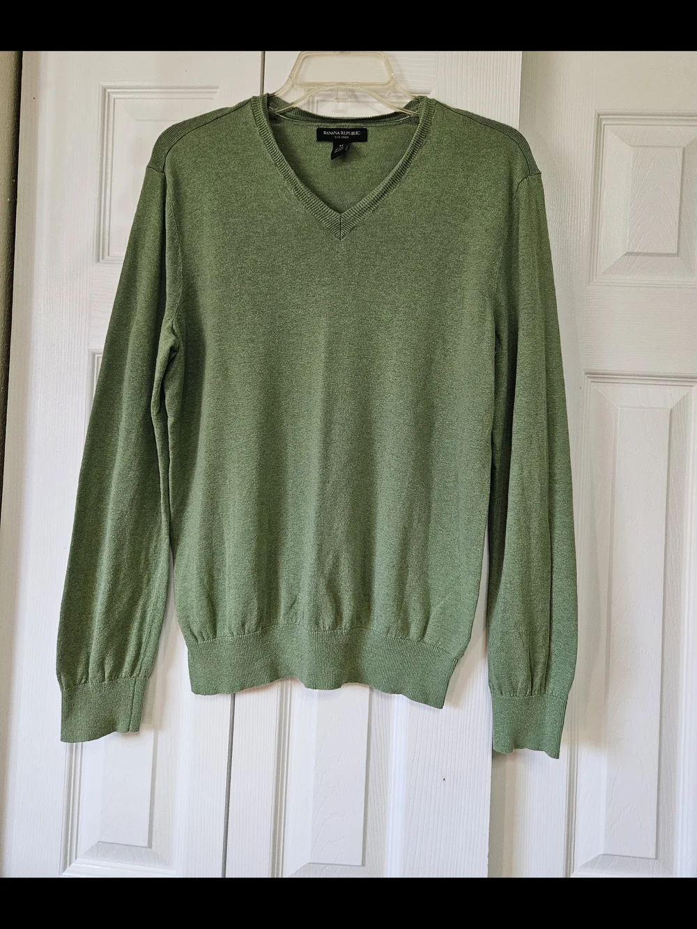 Banana Republic Men's Silk Linen Light Green V-Neck Sweater